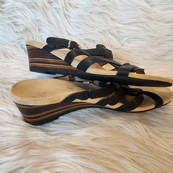 Vionic Black Leather Sandals, Size 6 - Picture 6 of 14